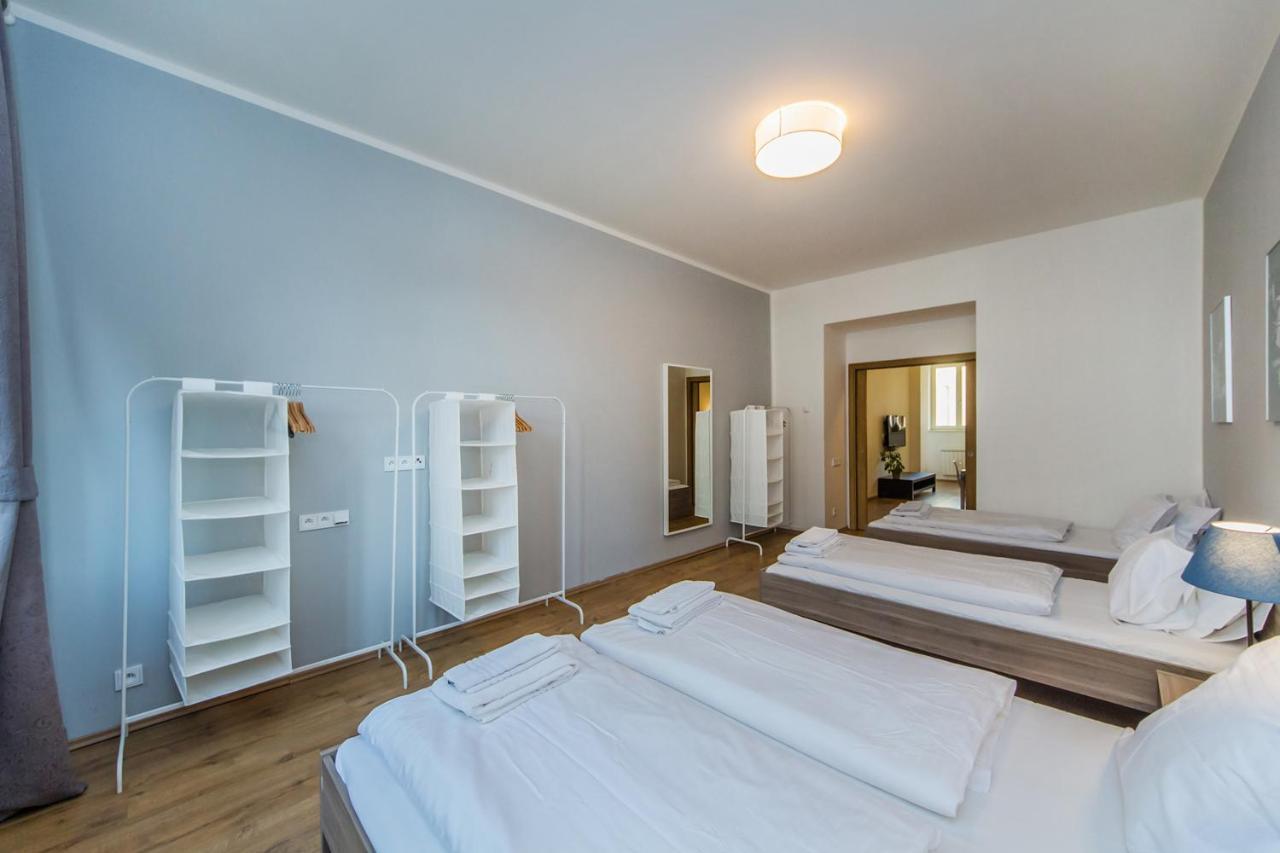 Nabo Apartments Prag Exteriör bild